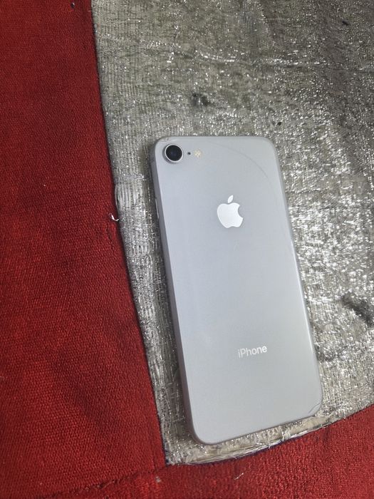 Iphone 8.   64gb