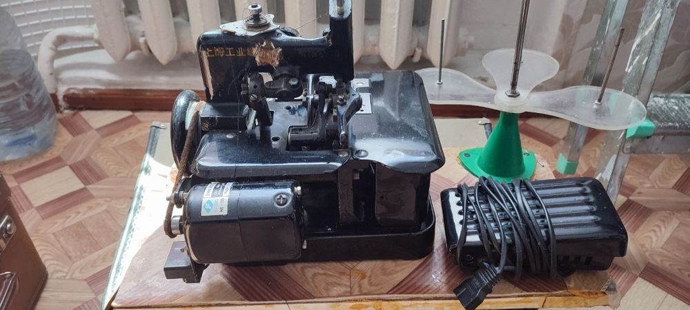 Оверлок продам б.у.