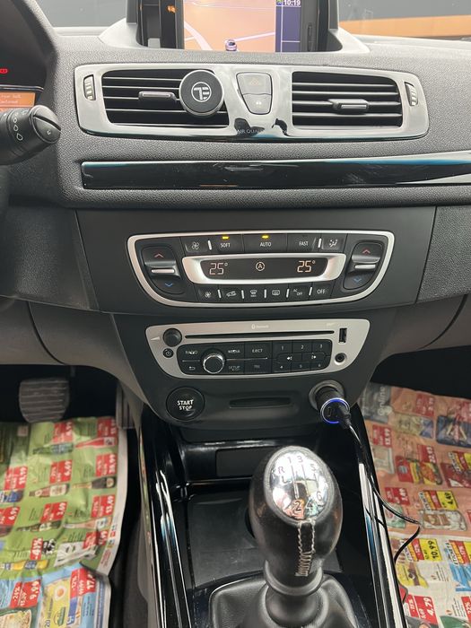 Renault Megane 1.5 dci 110 cp FULL-Bose-Piele-Trapa-Panoramic-Keyless