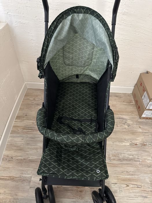 Продам новую коляску прогулочную