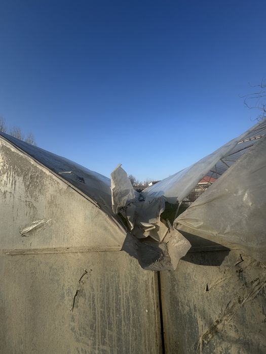 Parnik sotiladi eni 12 uzunligi 24 metr