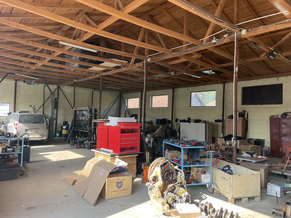 Spațiu industrial compus din platforma depozitare, hale si birouri