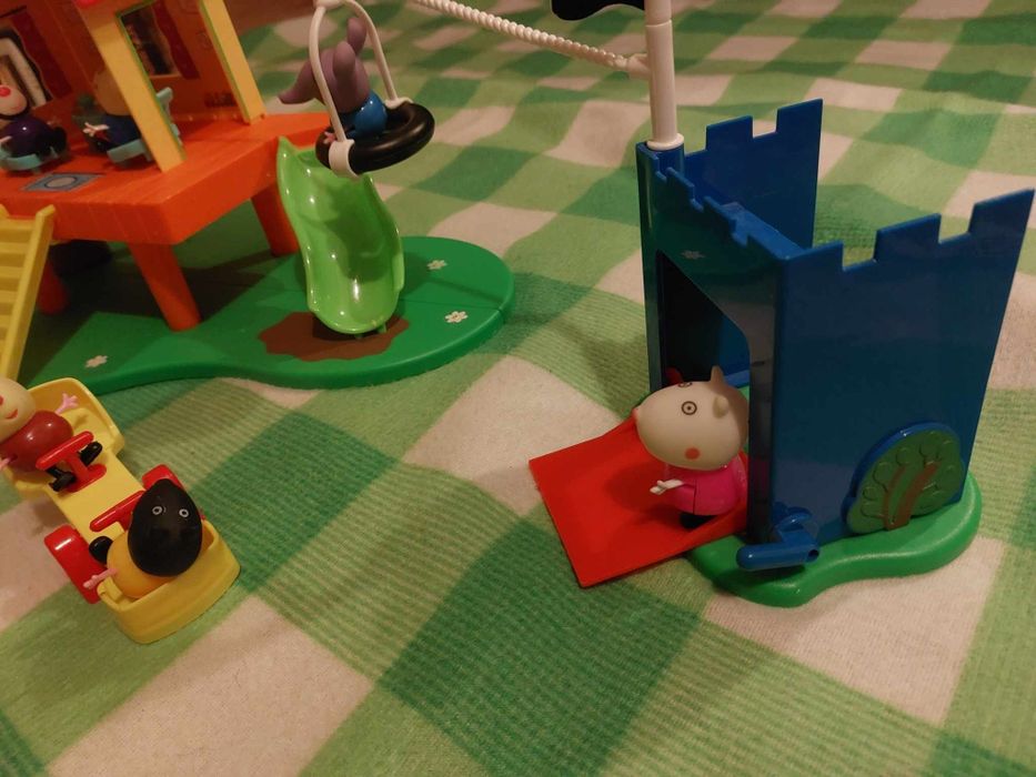 Doar figurinele pret 80 lei, spatiul de joaca este vandut