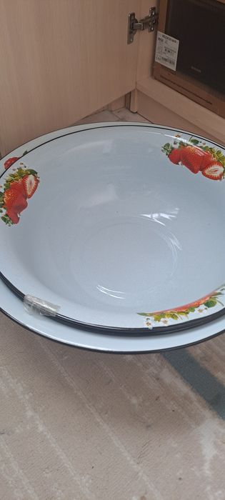 Эмалированная кастрюля