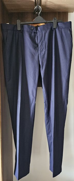 Costum bleumarin elegant, mărimea 58, stare impecabilă