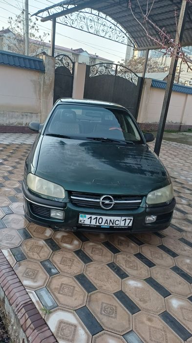 Опел омега 96г.в..автомат.седан.бензин