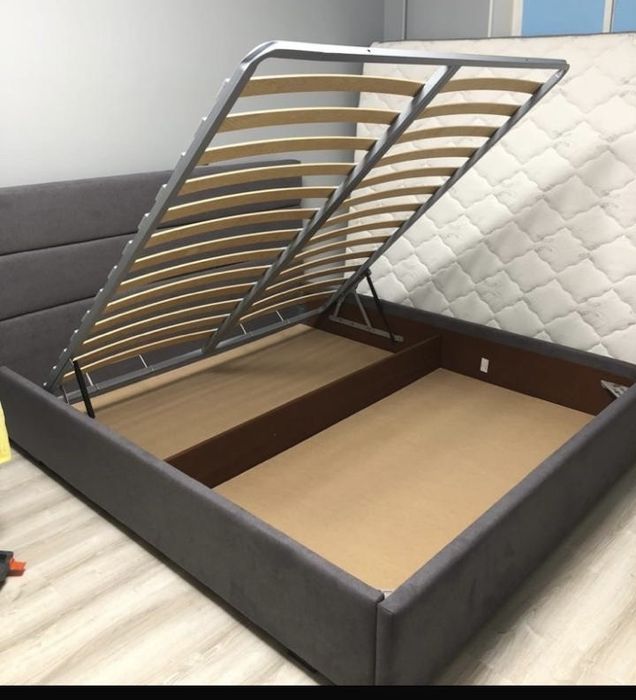 Продам кровать матрас