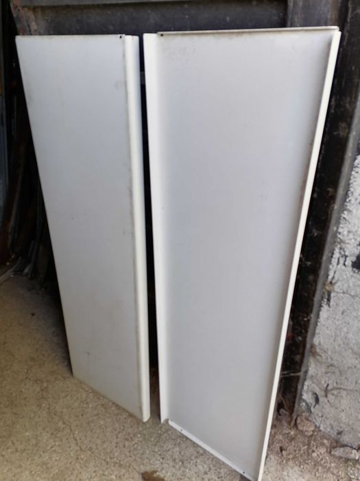 Продавам метални платна 120х40см.