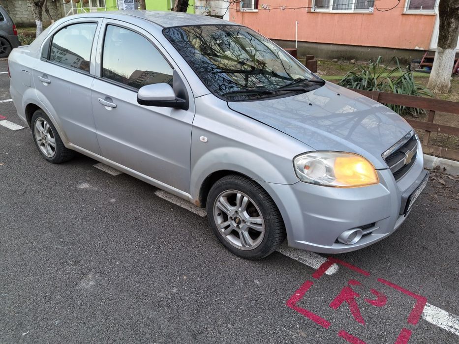 Vând Chevrolet Aveo