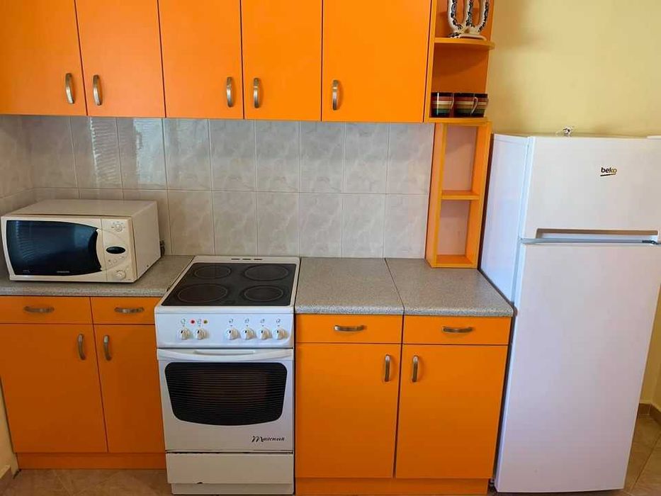 Дава се под наем Тристаен апартамент в Бургас, Възраждане - 100 кв.м за 255 € - Снимка #3