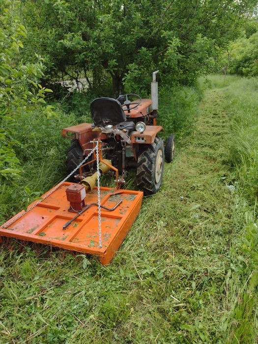 Китайски трактор с косачка