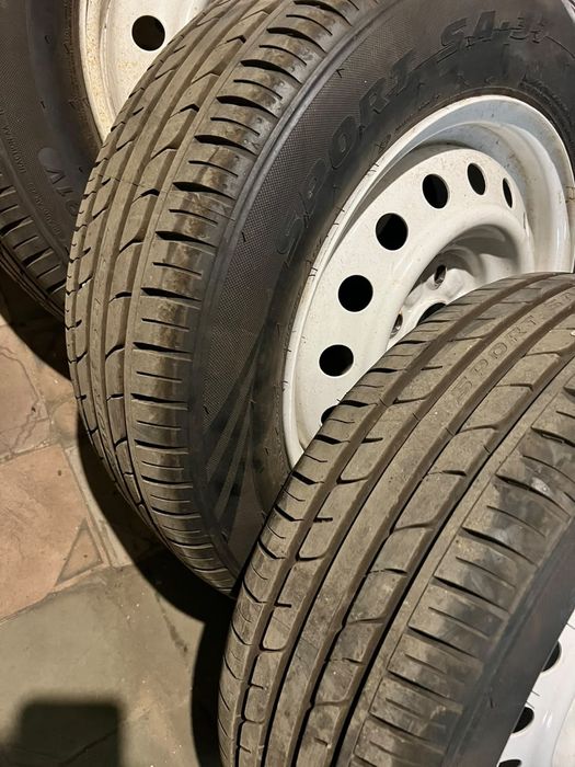 Продам шины в комплекте  с дисками