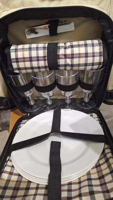 Раница за Пикник за Четирима с Постелка