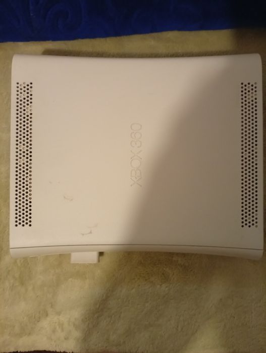 Vând Xbox 360 în stare foarte bună