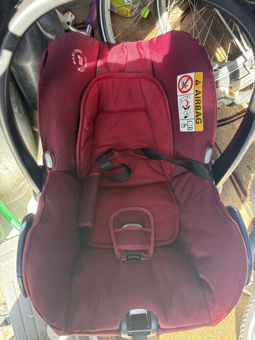 Vând scoică Maxi-Cosi pentru bebeluși