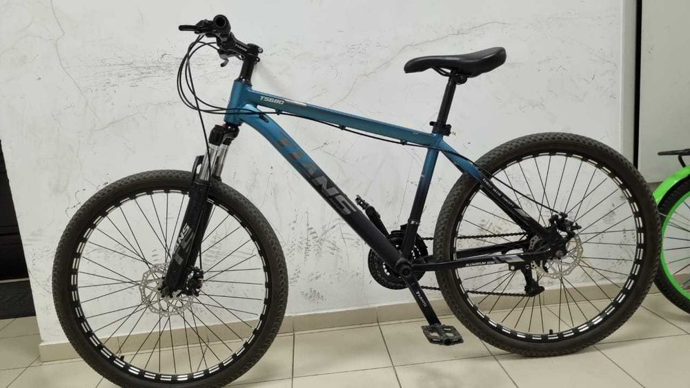 Велосипед MTB черного и бирюзового цвета
