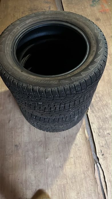 Продам шины зимние шипованные
