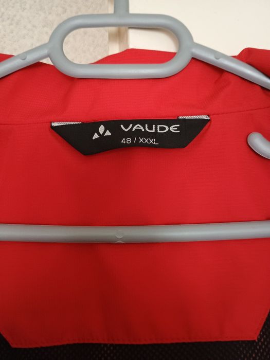 Продавам пролет/есенно яке.