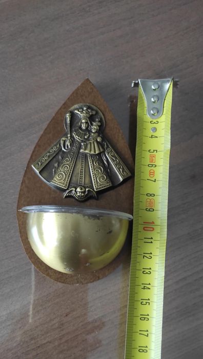 Съд за съхранение на светена вода* Църковна утвар* Месинг и дърво