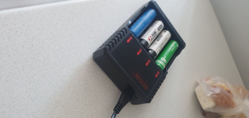 Продаю зарядные устройство