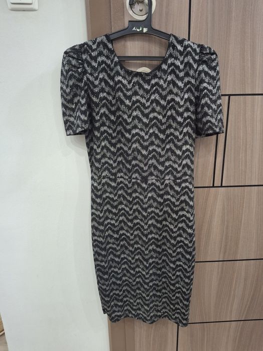 Рокля с лъскава нишка