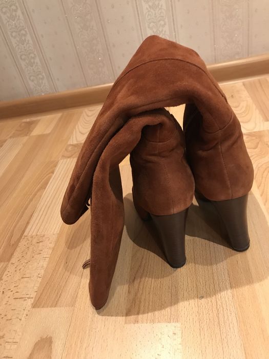 Продам замшевые сапоги