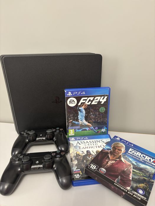 PlayStation 4 Slim + геймпад и диски