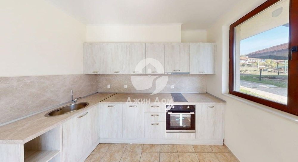 Просторна двуетажна къща в к-с „Бей Вю Вилас“, с. Кошарица