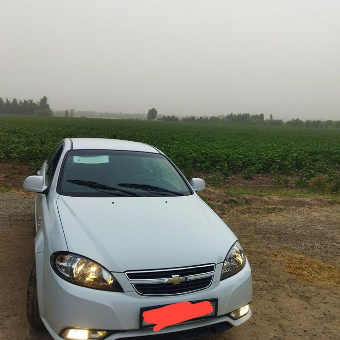 Jentara sotiladi  salondan chiqgan .