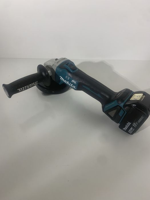 Makita DGA 506 flex