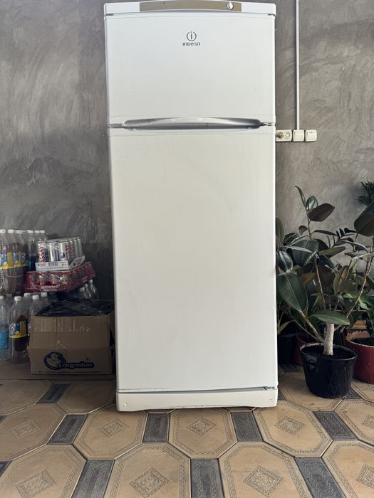 Холдельник в отличном состояний Indesit