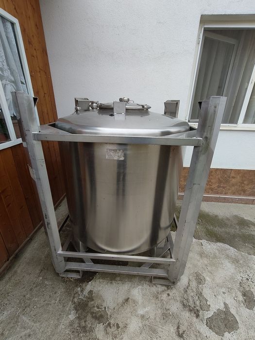Vând butoi de inox 1000litri