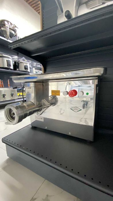 Профессиональное Мясное Оборудование: Мясорубки и Колбасные Шприцы