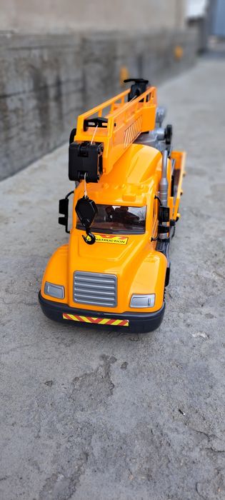 Игрушечный автокран