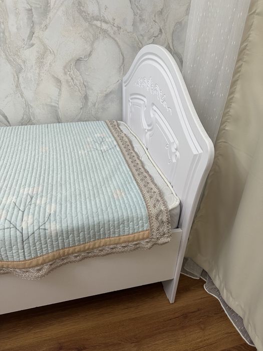 Кровать белая