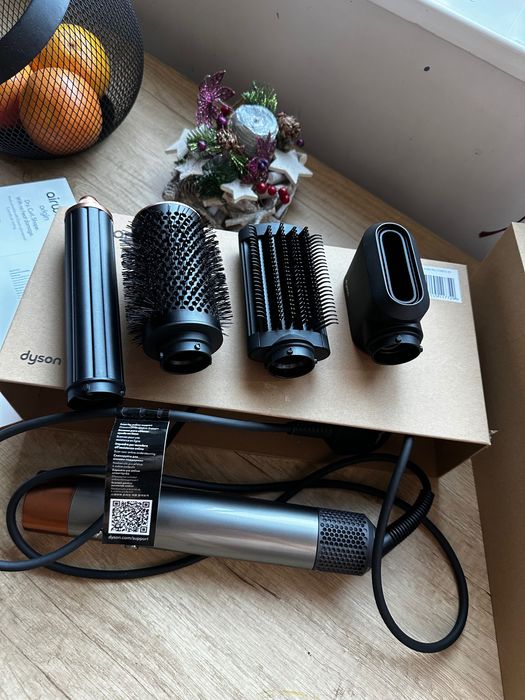 Dyson сешоар,пълен сет!!