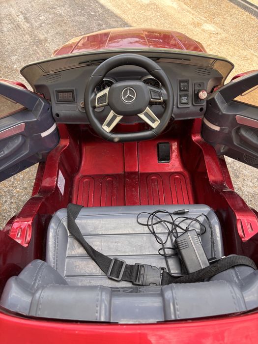 Детска акумолаторна кола “Mercedes”
