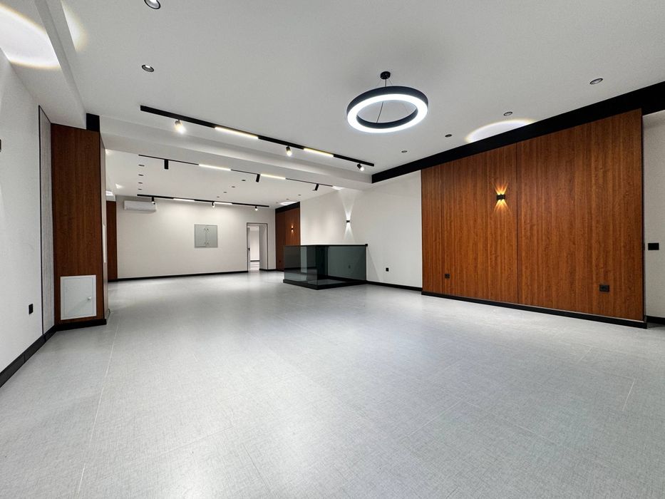 Первая линия! Нукусская! Своя!