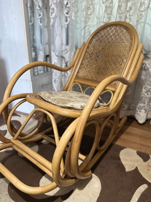Кресло качалка из ротанга