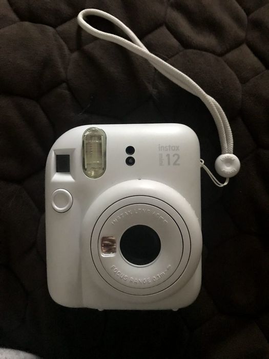 Продам фотоаппарат instax mini 12