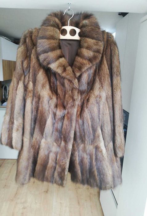 Vând haina blana bizam