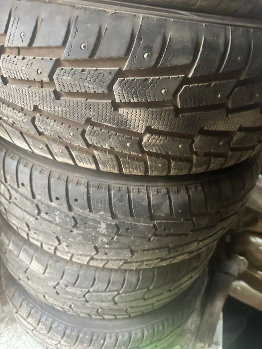 Продам зимние шины 215/60/17
