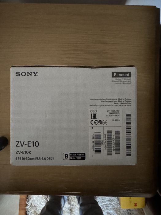 Aparat Sony ZV-E10 cu 16-50mm