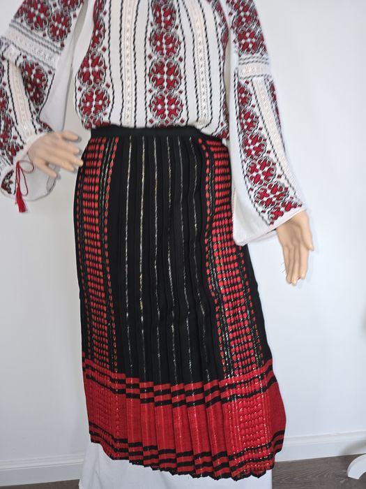 Fota noua țesuta manual