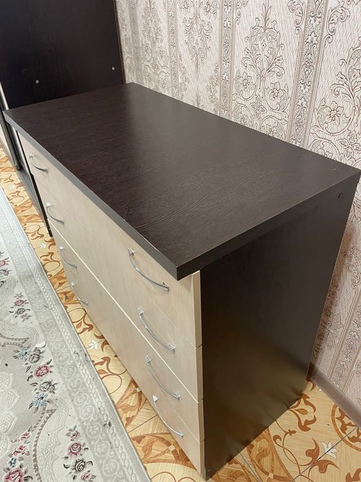 Шкаф и полки сатылады