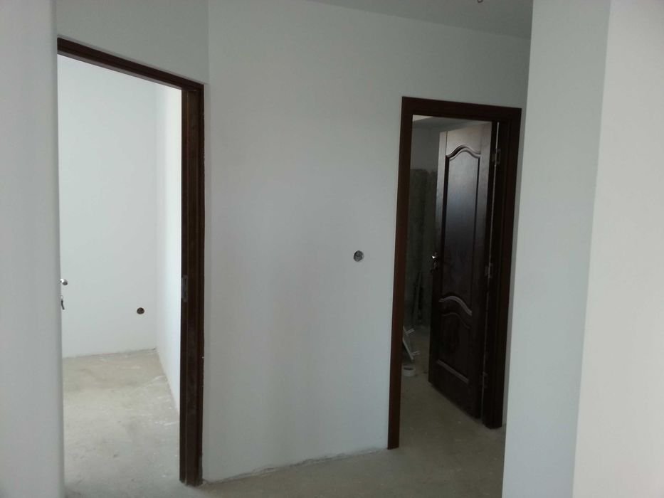 Finisaje interioare și construcții case la roșu