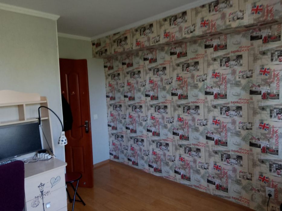 Продам четырёхкомнатную квартиру