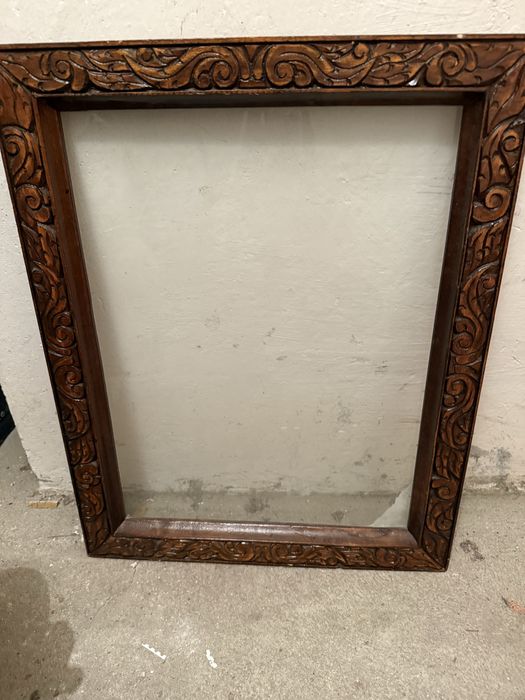 Красива рамка от дърворезба