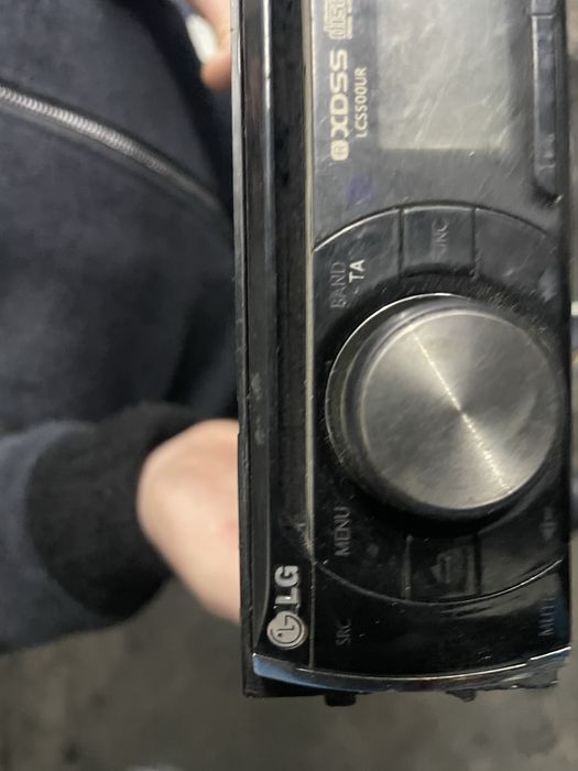 Продам магнитолу LG