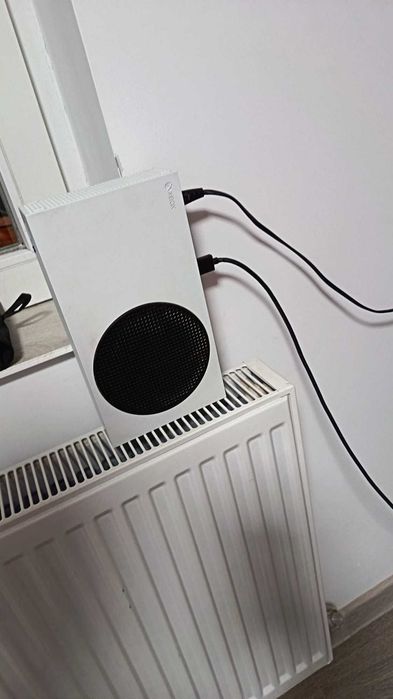 Xbox series s foarte bine întreținut